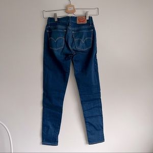 Levi’s super skinny 710 short jeans